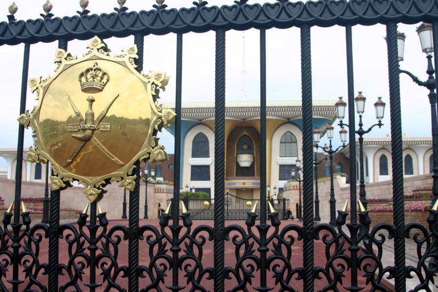 Staatswappen am Eingang zum Sultanpalast.