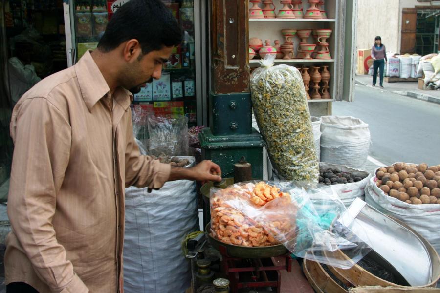 Händler auf dem indischen Markt.