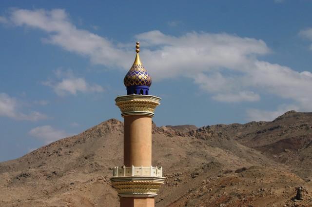 Die Kuppel des Minaretts ist vergoldet.