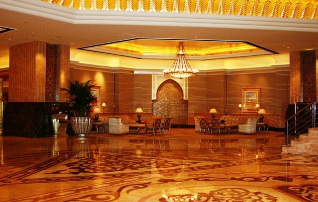 Im Emirate Palace.