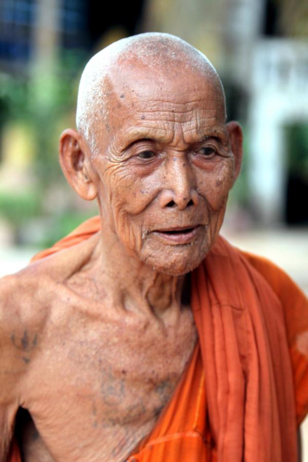 In der Anlage lebt noch ein Mönch, der das 90. Lebensjahr bereits überschritten hat . Eine kleine Spende erfreute ihn. 