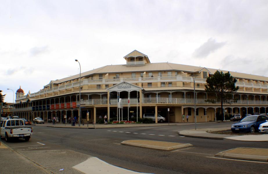 Alt ehrwürdiges Hotel in Fremantle.