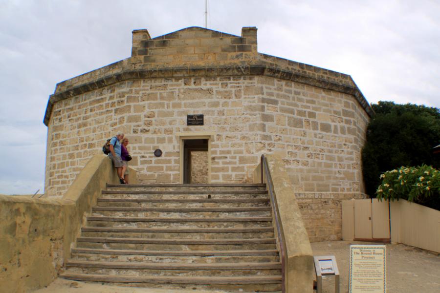 Das Round House ist das älteste erhaltene Gebäude in Western Australia, das 1830/1831 als Gefängnis errichtet wurde.  