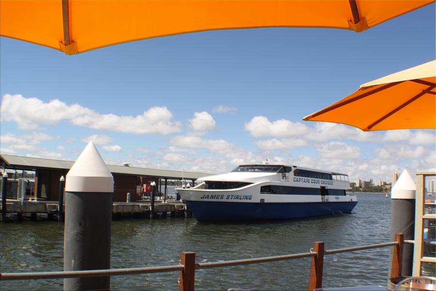 Mit dem Boot zum Zoo.