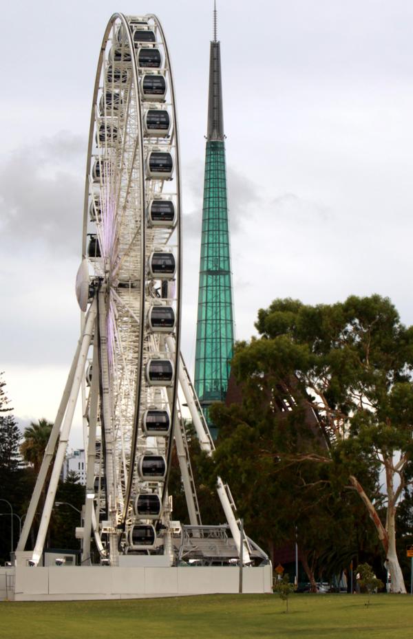Das Riesenrad steht in der Nähe des Svan River.