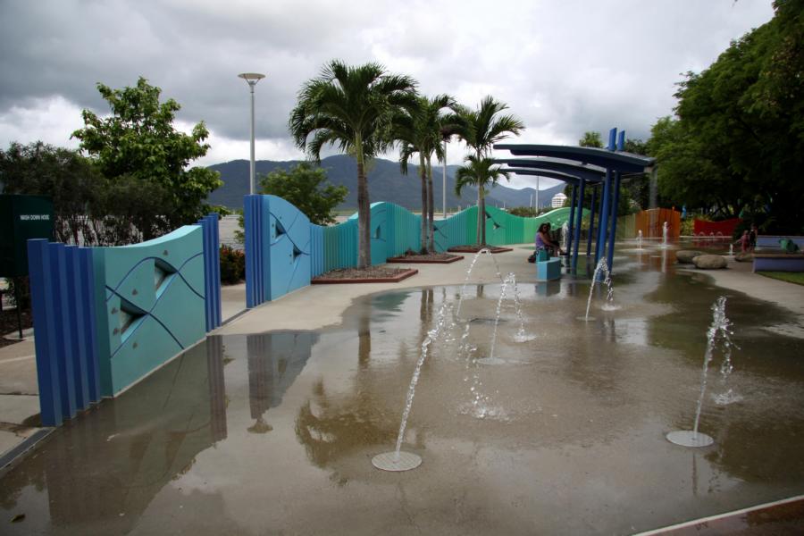 Planschbecken am Kinderspielplatz.