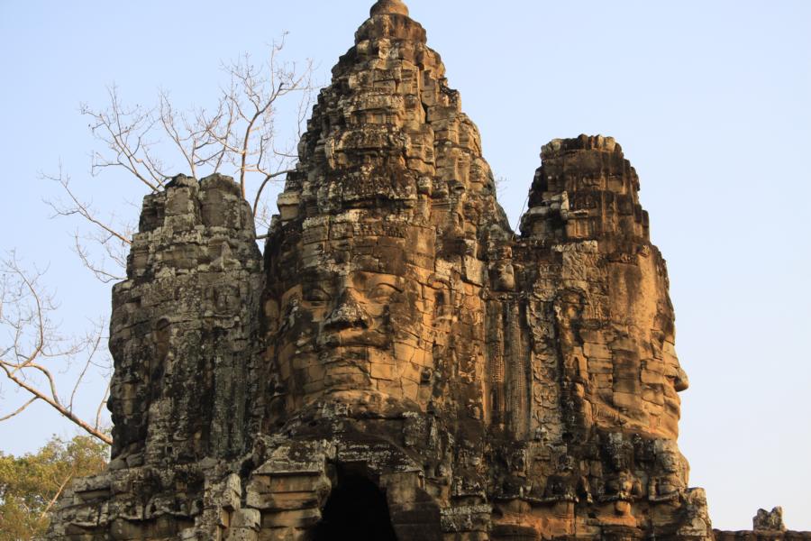 23 m hohes Stadtor von Angkor Thom mit den markanten Gesichtern. 