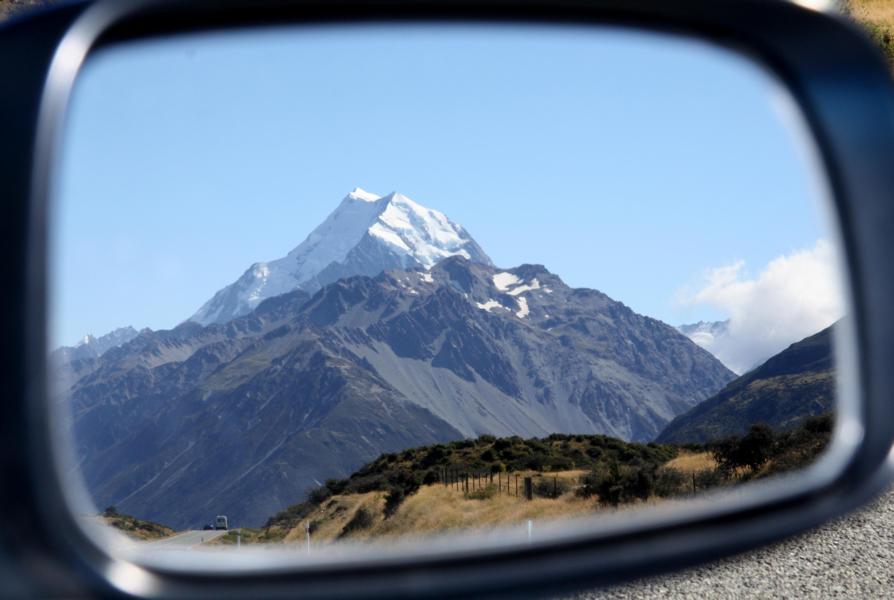 Ein letzter Blick auf den Mt.Cook im Rückspiegel auf der Heimfahrt.