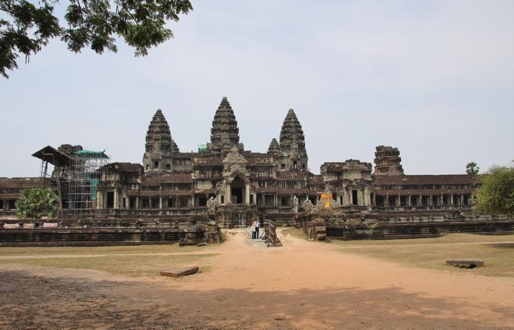 Angkor Wat fungiert als herausragendes nationales Symbol, das repräsentativ für die Khmerkultur und das heutige kambodschanische Volk steht. Es findet sich auf der Nationalflagge, den Geldscheinen etc. 