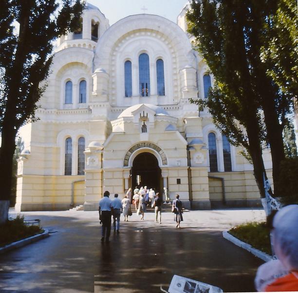 Eingang zu einer Kirche in der Nähe des Chreschtschatyks.