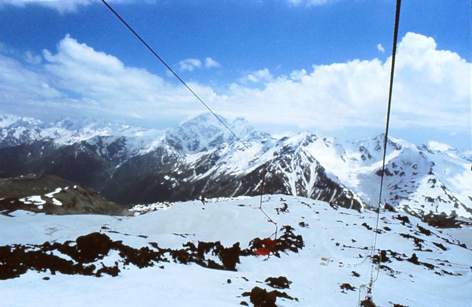 Fahrt in die Schneefelder am Elbrus.