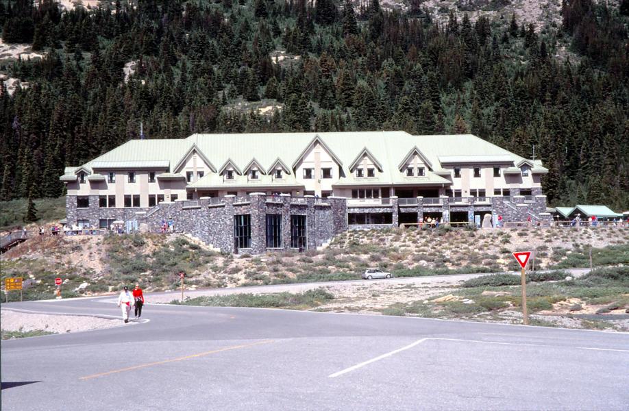 Hotel am Icefield Centre.