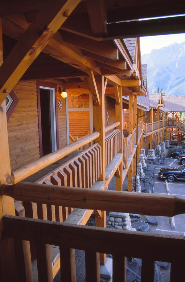 Einheimisches Holz war das Hauptbaumaterial der Lodge.