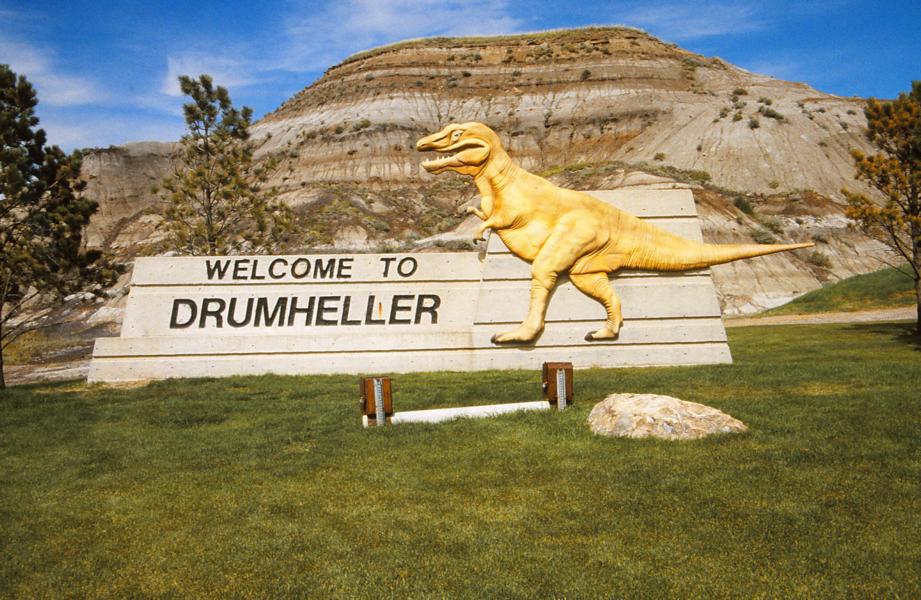 Am Ortseingang von Drumheller sind mehrere Saurier aufgestellt. 