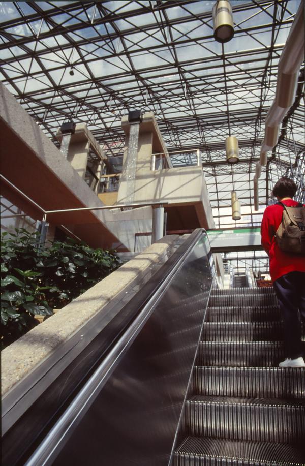 Auffahrt in der West Edmonton Mall.