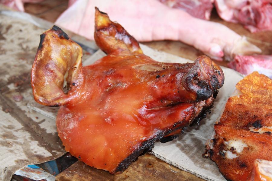 Das Fleischangebot auf dem Wochenmarkt war vielfältig. Rind- und Schweinefleisch dominierten.