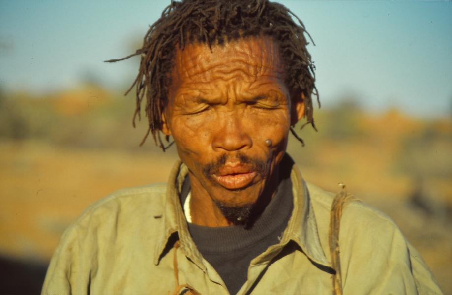 Er führte uns durch ein Teilstück der Kalahari, wo auch seine Familie lebte.