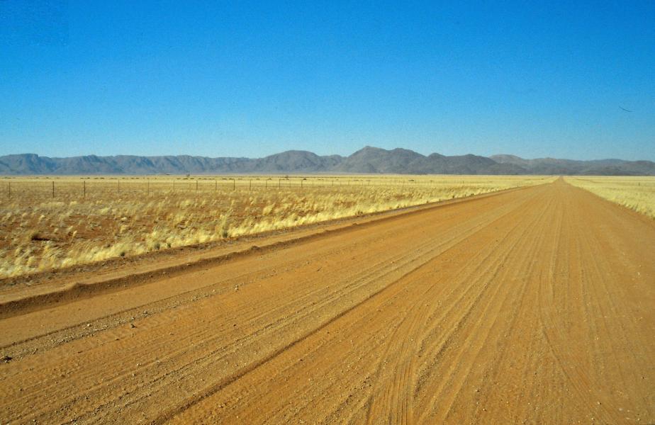 Noch ist die Straße in einem ordentlichen Zustand.