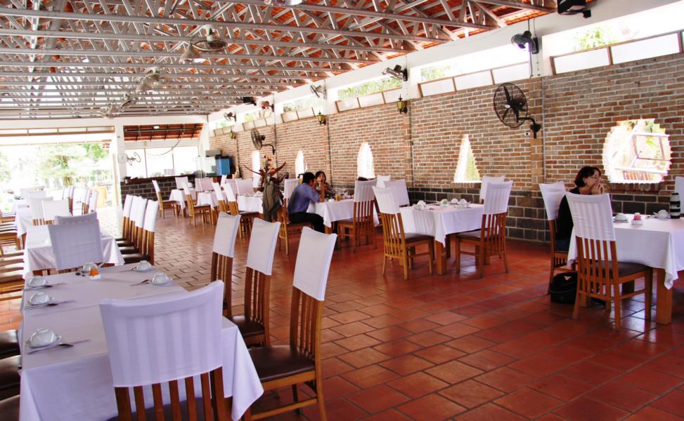 Klimatisiertes Restaurant in der Krokodilaufzuchtstation.