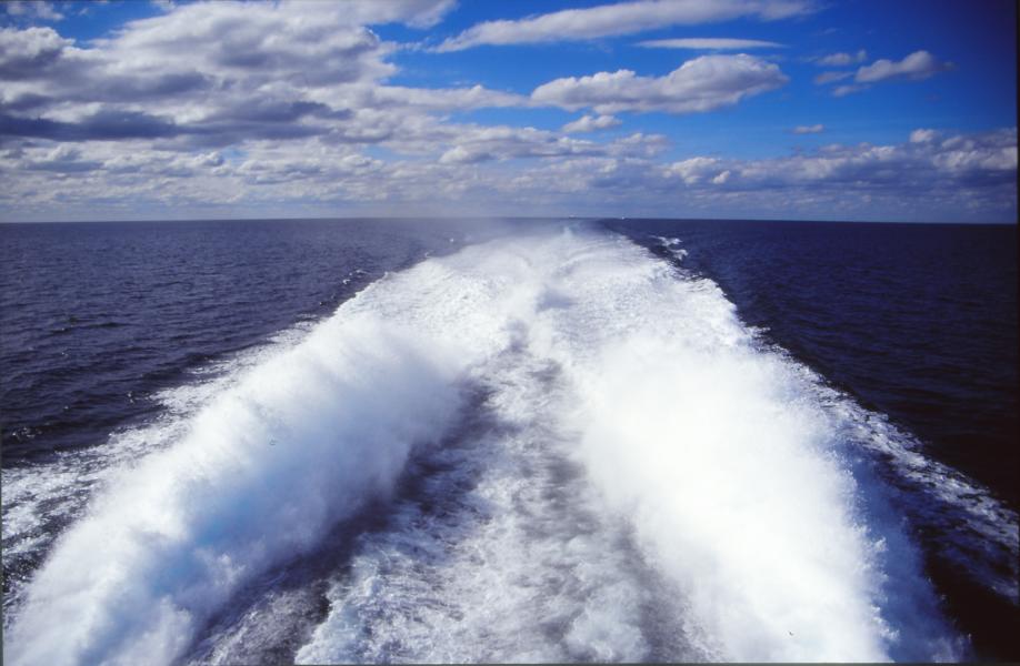 Auf hoher See.