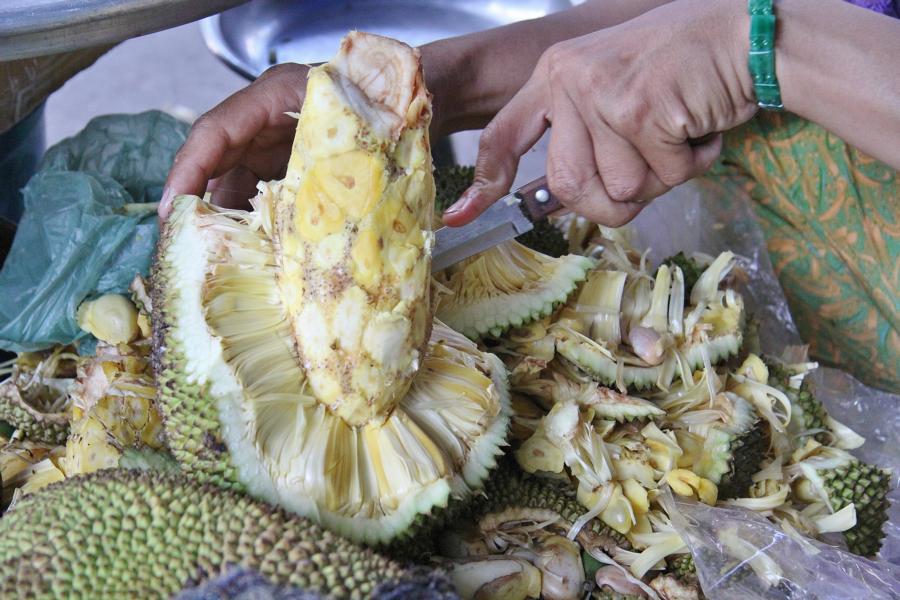 Durianfrüchte gehören zum Standard im Obstangebot auf den Märkten.