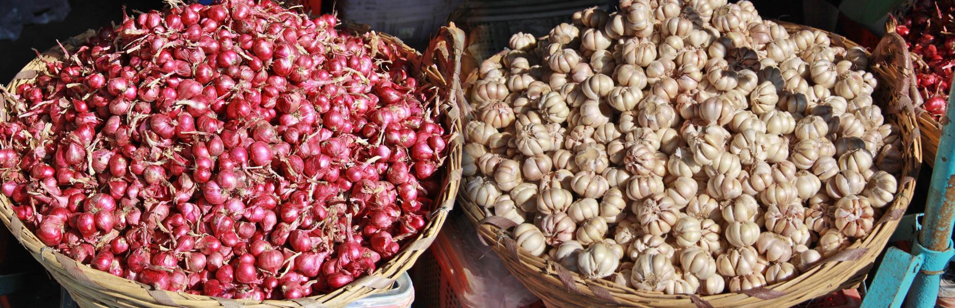 Zwiebeln und Knoblauch sind ein Gewürz, das auch in Kambodscha viel genutzt wird.