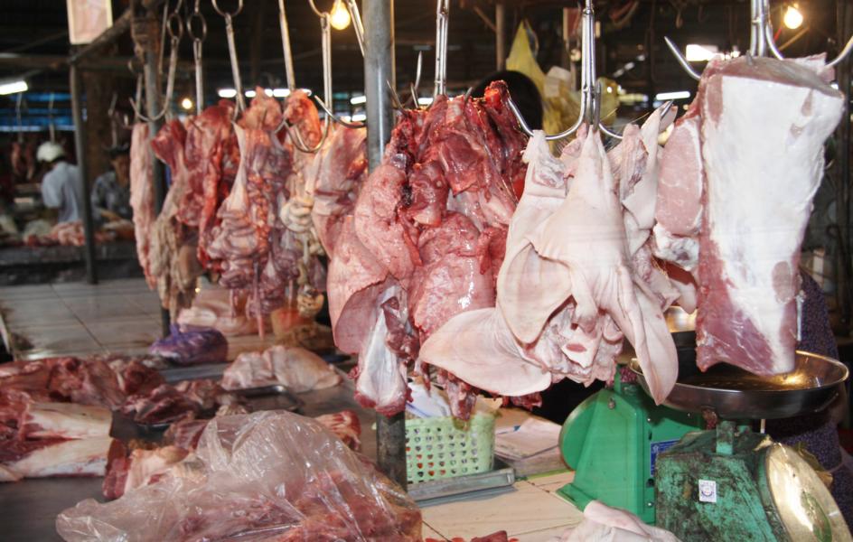An den Fleischständen konnte man vorrangig Schweinefleisch kaufen.