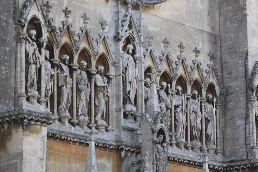 Über dem Eingansportal der Kathedrale von Arundel.