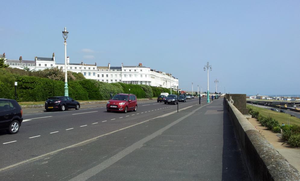 Uferstraße in Brighton.