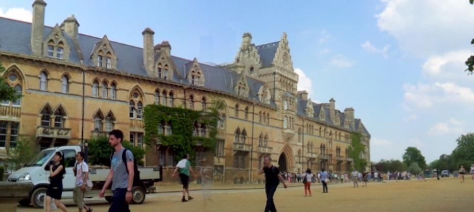 Auf dem Weg zu einem Eingang des Christ Church College.