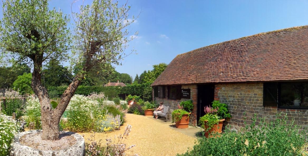 Eingang zum Woolbeding Garden.