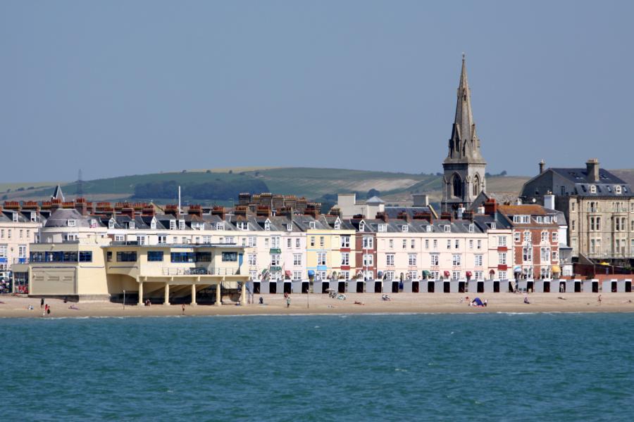 Badehäuschen am Strand von Weymouth.