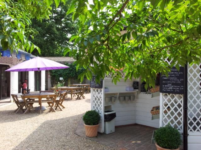Eingang zum Nymans Garden.