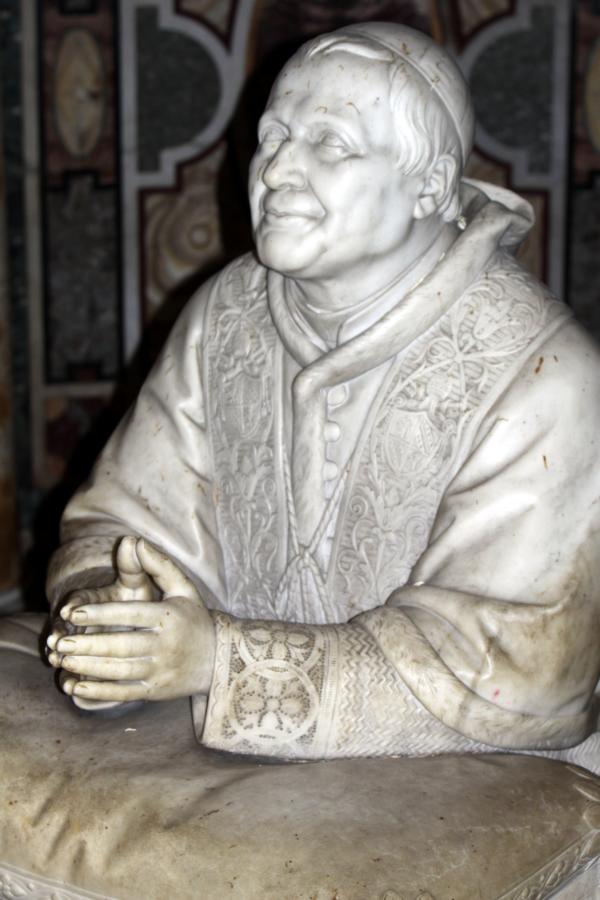 Statue des Papstes Pius IX. 