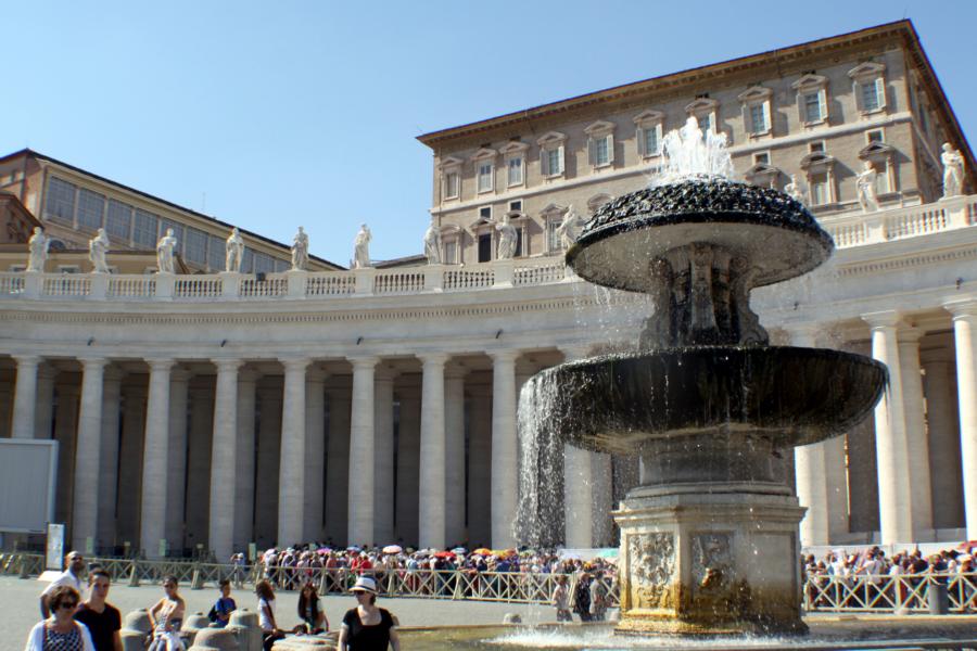 Brunnen auf dem Petersplatz.