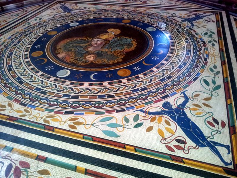 Fußbodenmosaik im Belvedere-Palast.