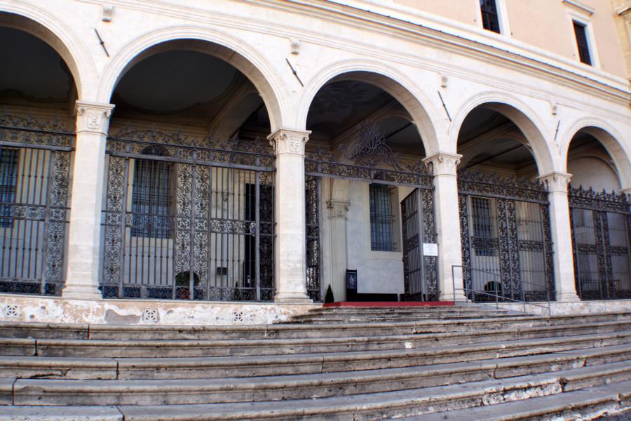 Eingang zur Kirche San Pietro in Vincoli.