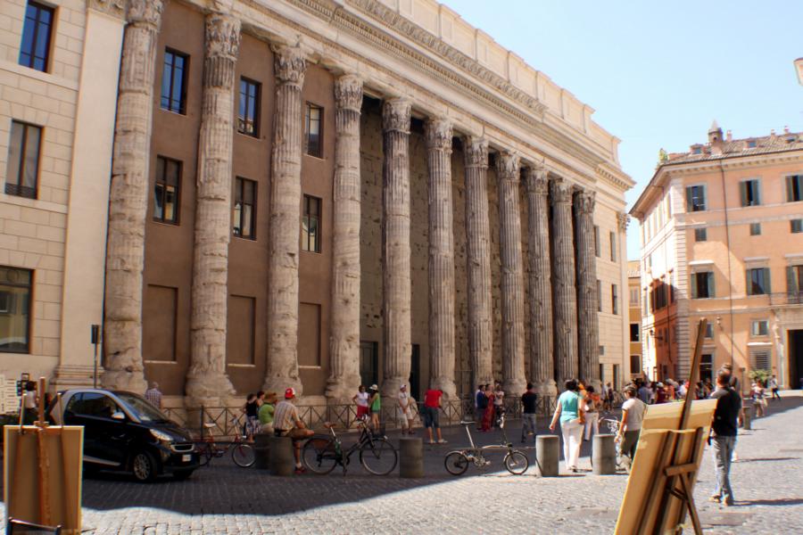 Korinthischen Säulen amTempel des Hadrian.