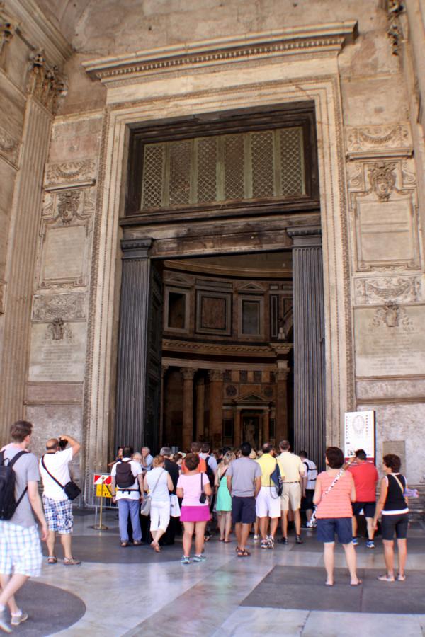 Bronzetür zum Pantheon.
