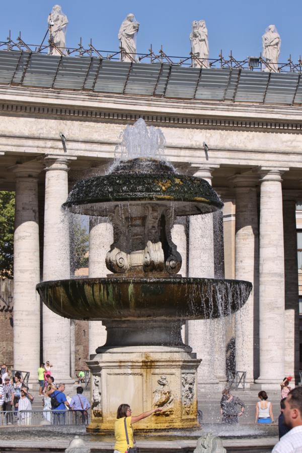 Brunnen auf dem Petersplatz.