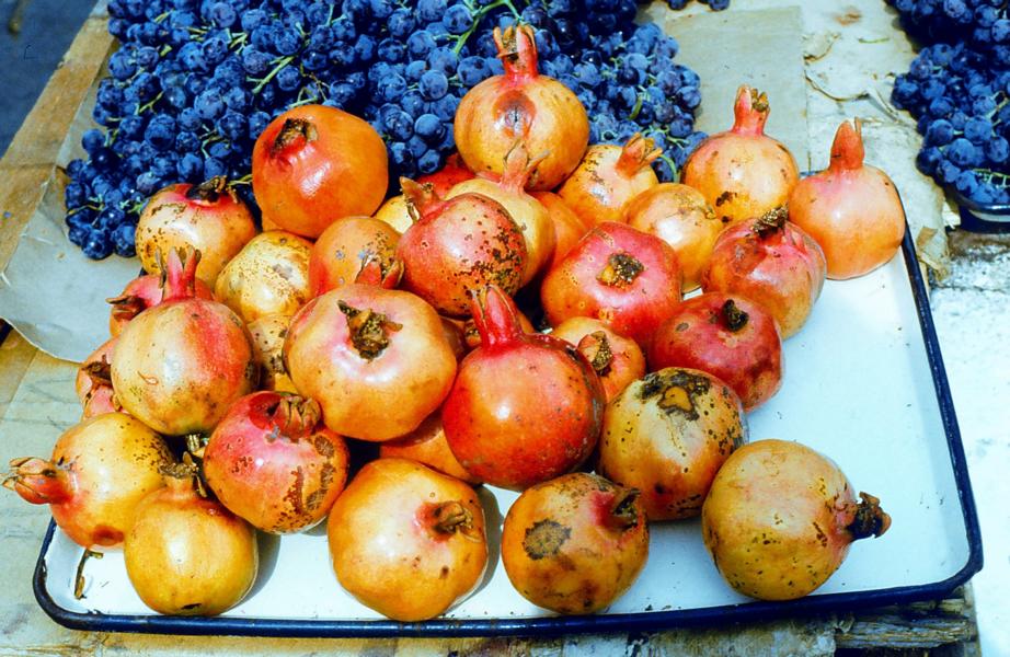 Wein und Granatäpfel.