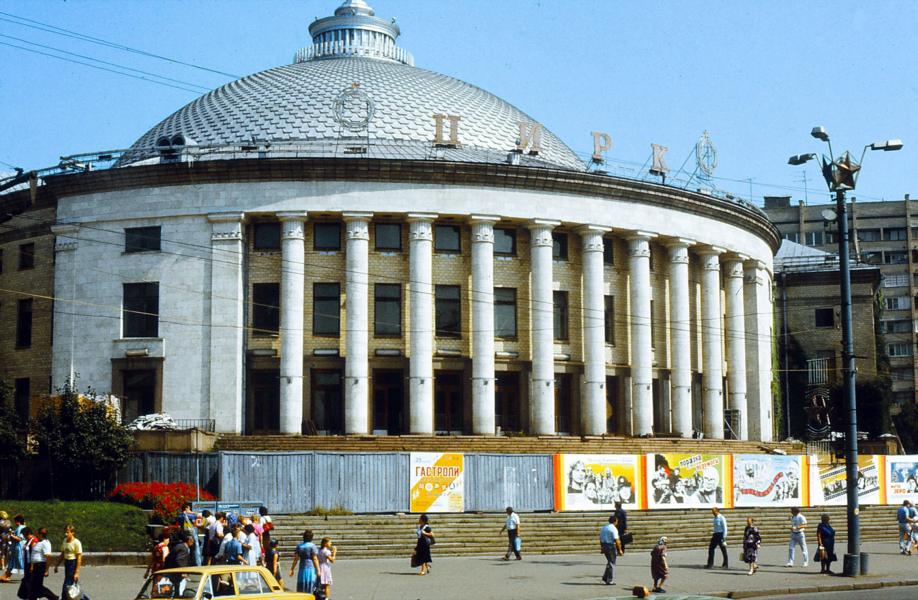 Zirkusgebäude
