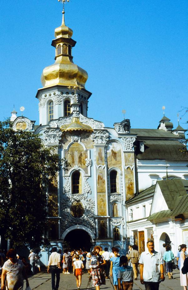 Eingang zum Klosterkomplex.