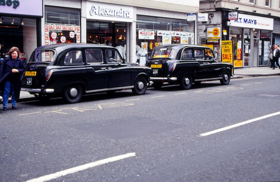 Typische engl. Taxis.