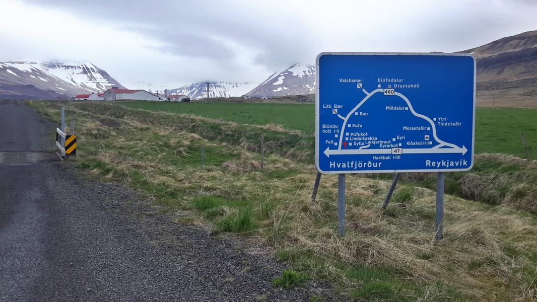 Wenig besiedeltes Land am Fjord Hvalfjörður 