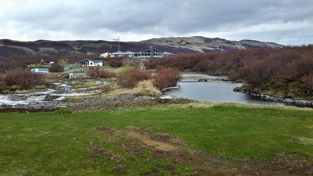 Blick auf den Ortskern von Husafell