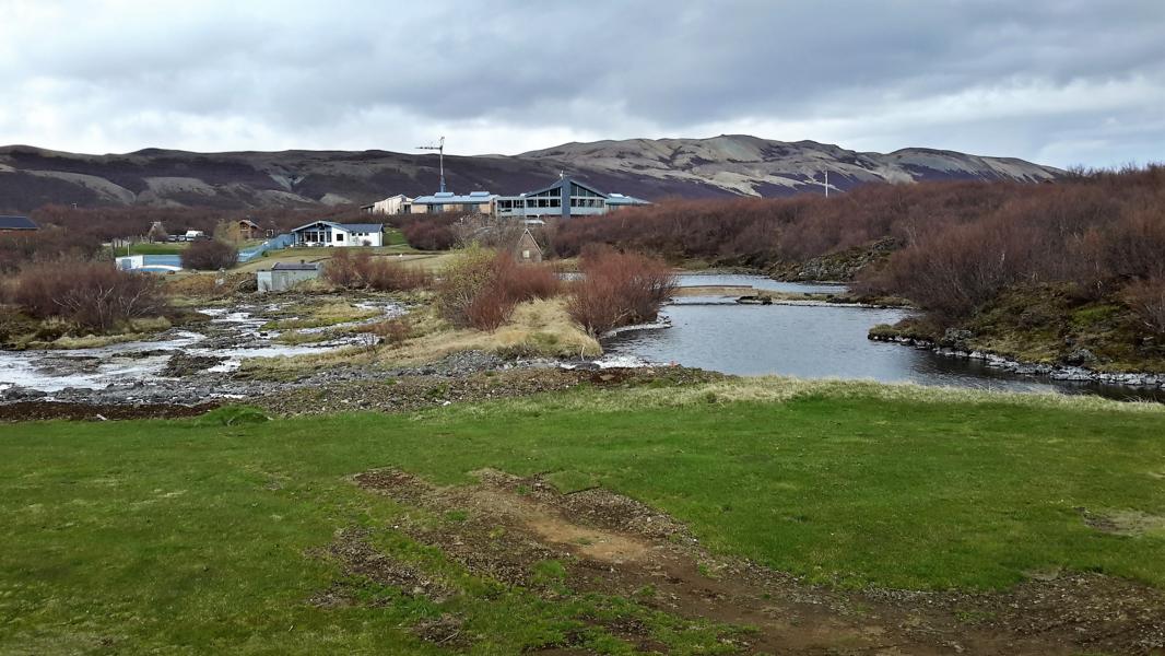 Blick auf den Ortskern von Husafell