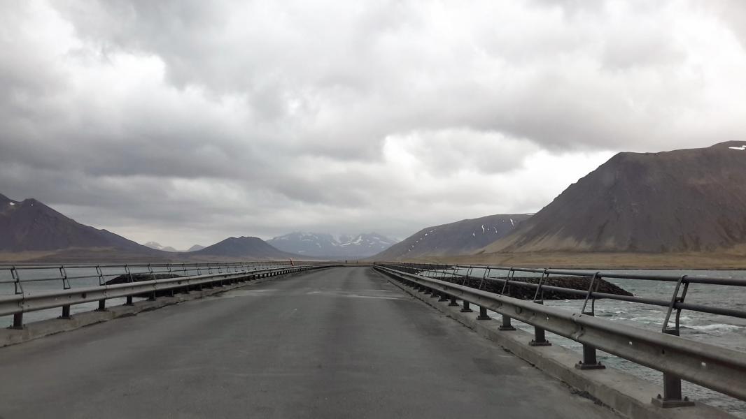 Brücke über den Fjord