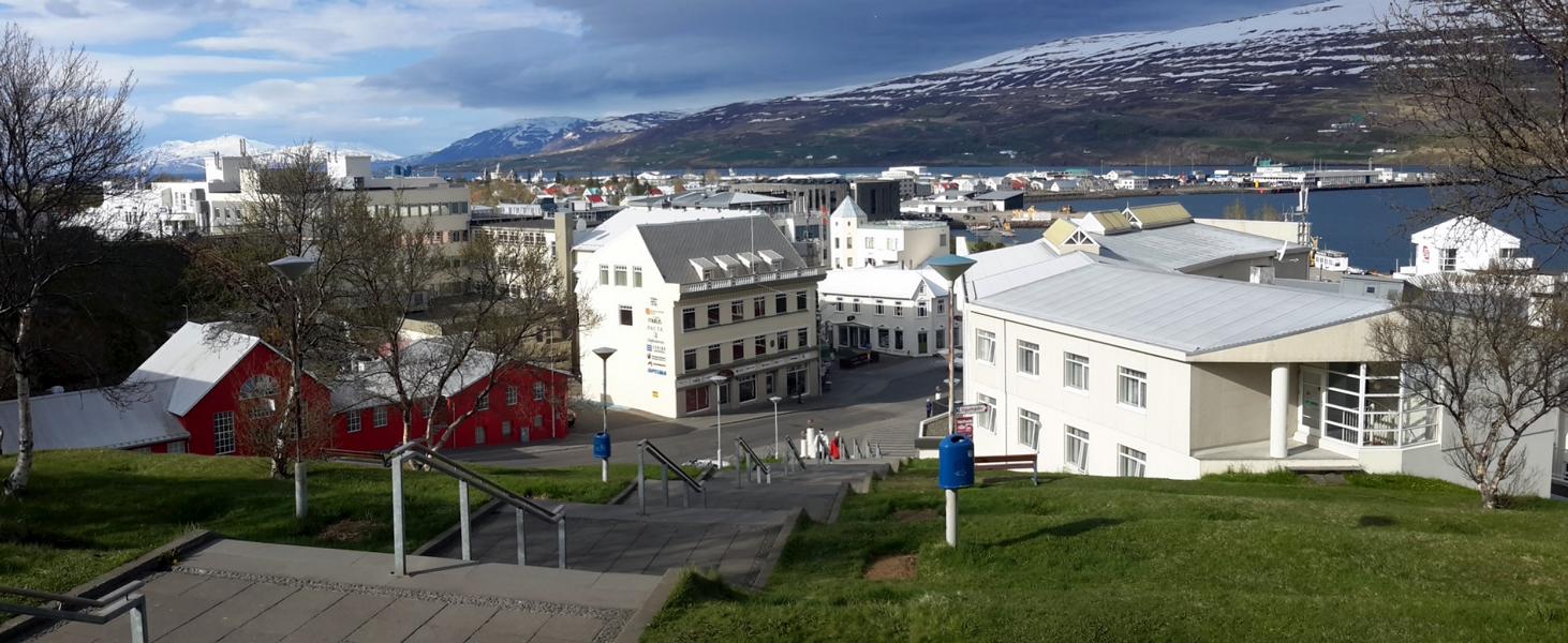 Blick auf den Fjord von Akureyri