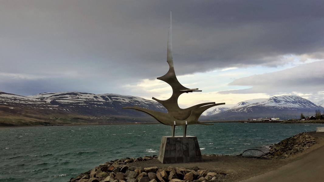 Denkmal am Fjord von Akureyri